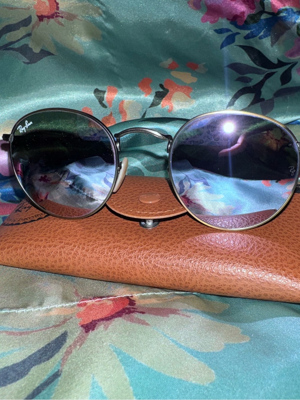 Ray-Ban Round Metal Sunglasses - Antique Gold Frame with Lavender-pink Lense